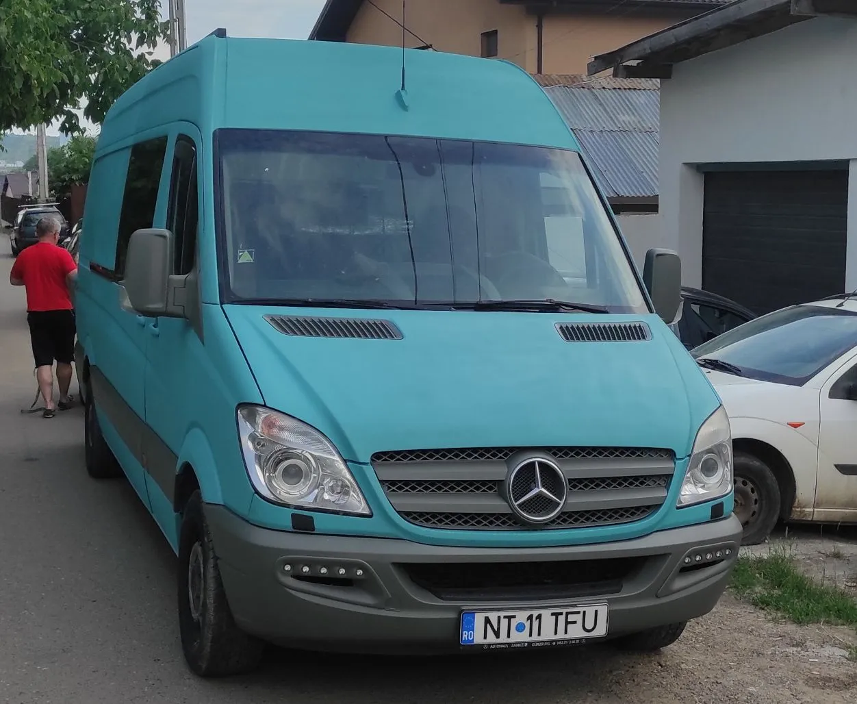 Custom Raptor Iasi - Proiect vopsire auto completă – Mercedes Sprinter, cu vopsea Raptor turcoaz