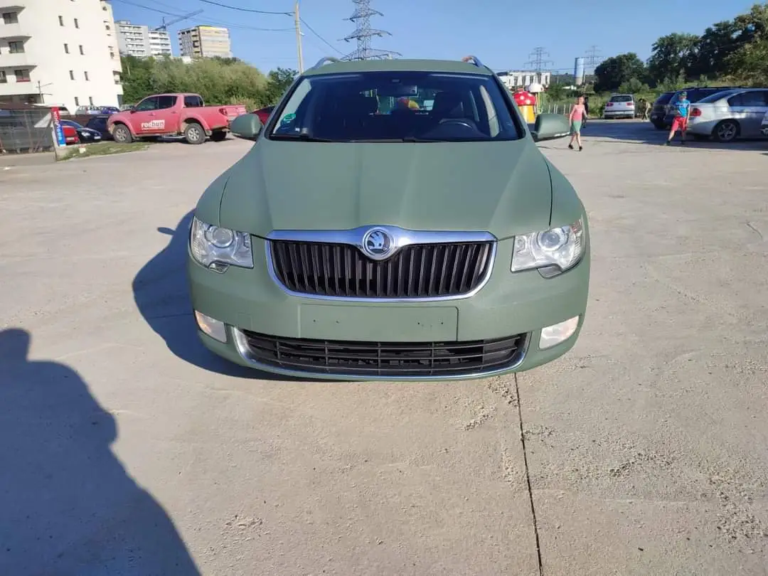 Custom Raptor Iasi - Proiect vopsire auto completă – Skoda Octavia, cu vopsea Raptor verde